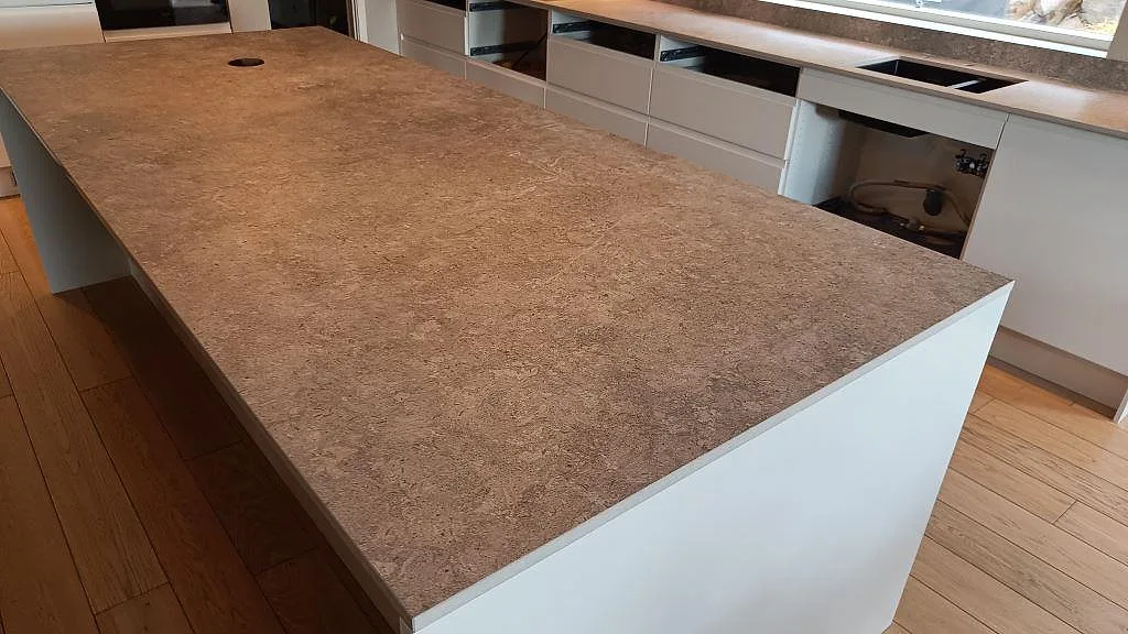 Køkkenbordplade i Dekton VK03 Grigio, Kullavik – billede 2