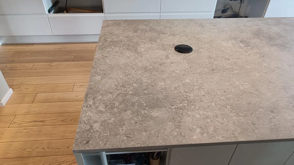 Køkkenbordplade i Dekton VK03 Grigio, Kullavik – billede 4
