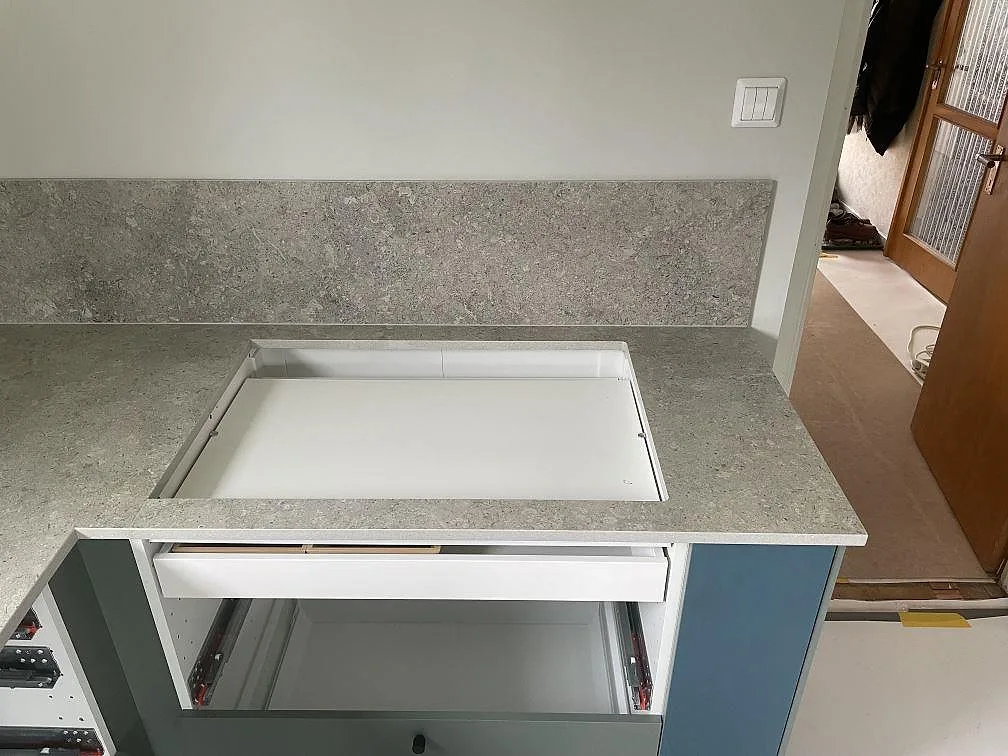 Køkkenbordplade i Dekton VK03 Grigio, Stora Skedvi – billede 4