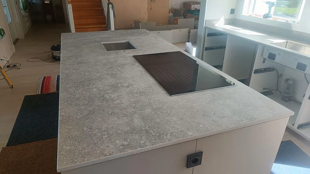 Køkkenbordplade i Dekton VK03 Grigio, Torslanda – billede 2