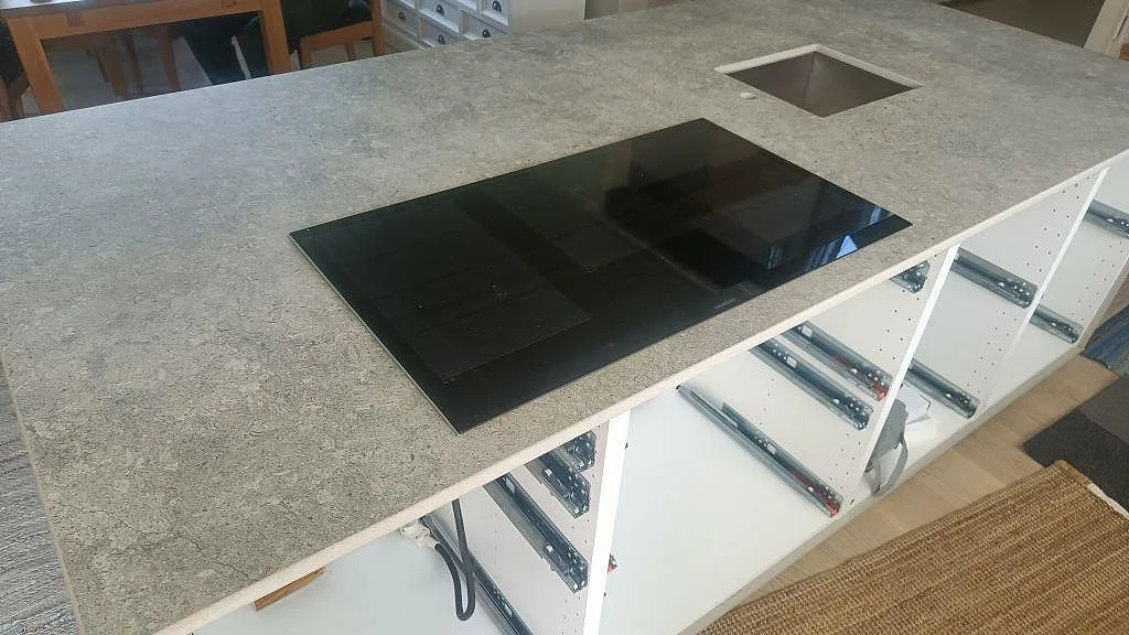Køkkenbordplade i Dekton VK03 Grigio, Torslanda – billede 4