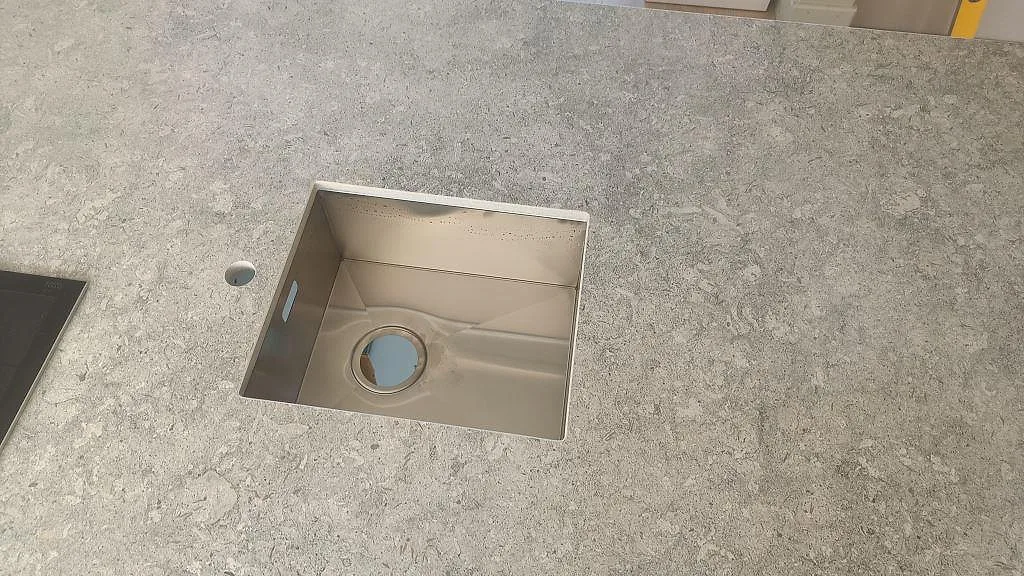 Køkkenbordplade i Dekton VK03 Grigio, Torslanda – billede 5