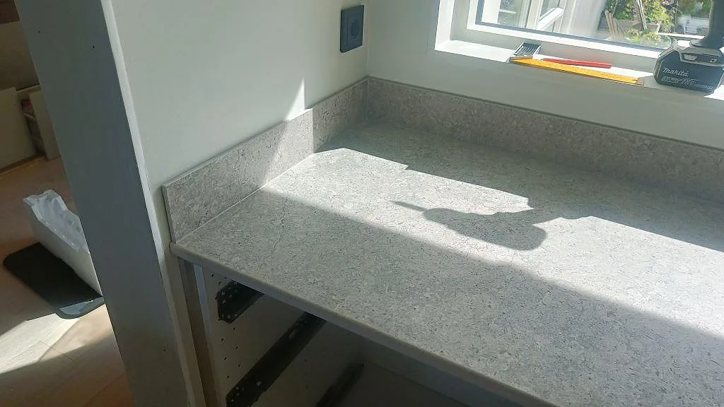 Køkkenbordplade i Dekton VK03 Grigio, Torslanda – billede 7