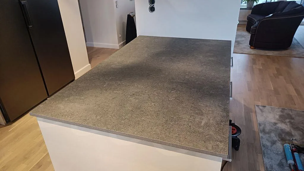 Køkkenbordplade i Dekton Vk04 Grafite, Ängelholm – billede 3