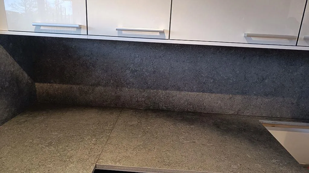 Køkkenbordplade i Dekton Vk04 Grafite, Ängelholm – billede 7