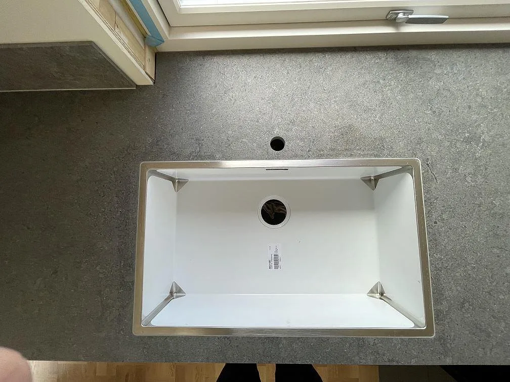 Køkkenbordplade i Dekton VK04 Grafite, Hägersten – billede 2
