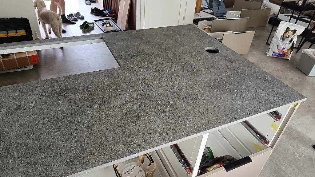 Køkkenbordplade i Dekton Vk04 Grafite, Höllviken – billede 8