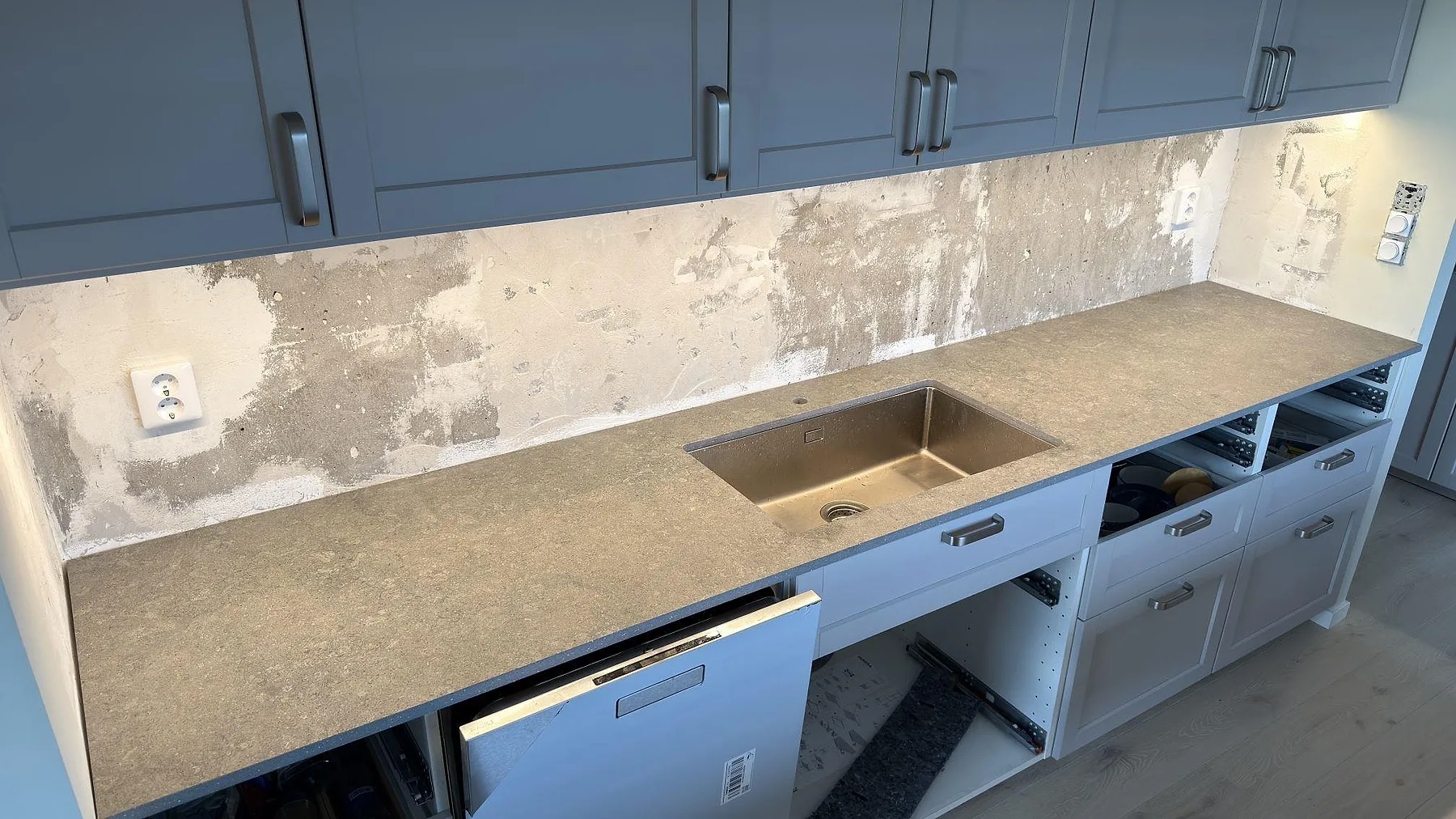 Køkkenbordplade i Dekton Vk04 Grafite, Lidingö – billede 5