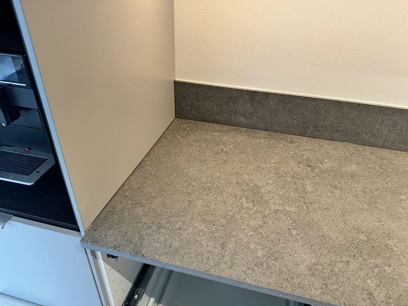 Køkkenbordplade i Dekton Vk04 Grafite, Lomma – billede 6