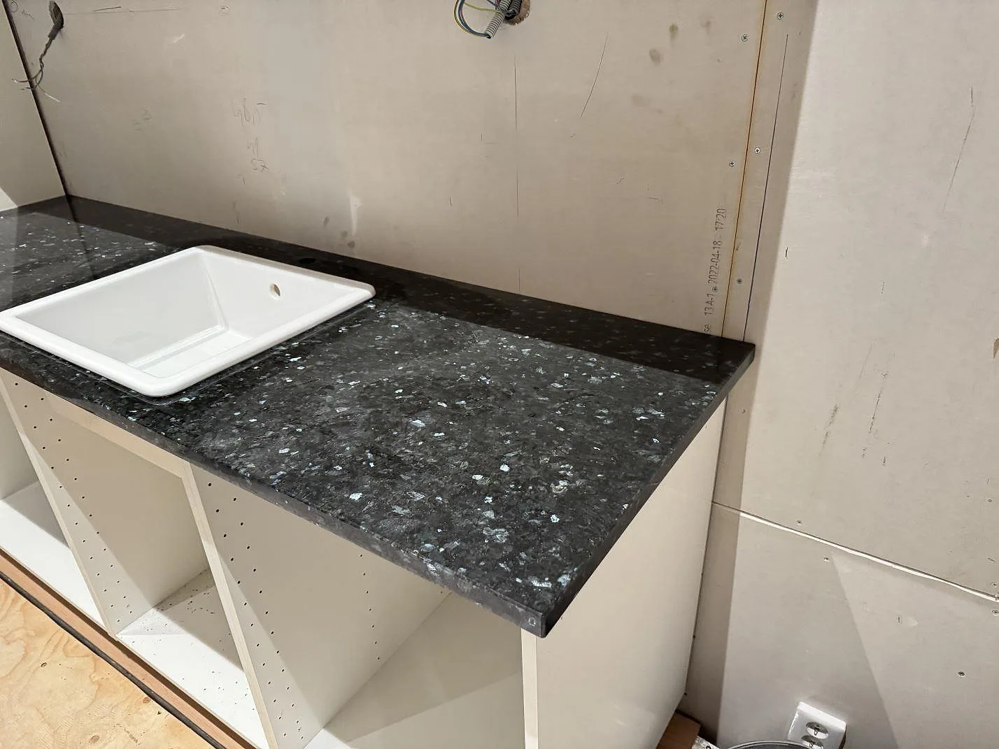 Køkkenbordplade i Emerald Pearl, Genarp – billede 6