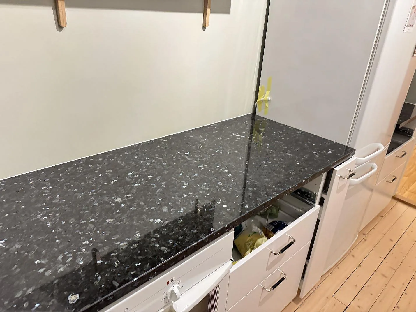 Køkkenbordplade i Emerald Pearl, Göteborg – billede 2