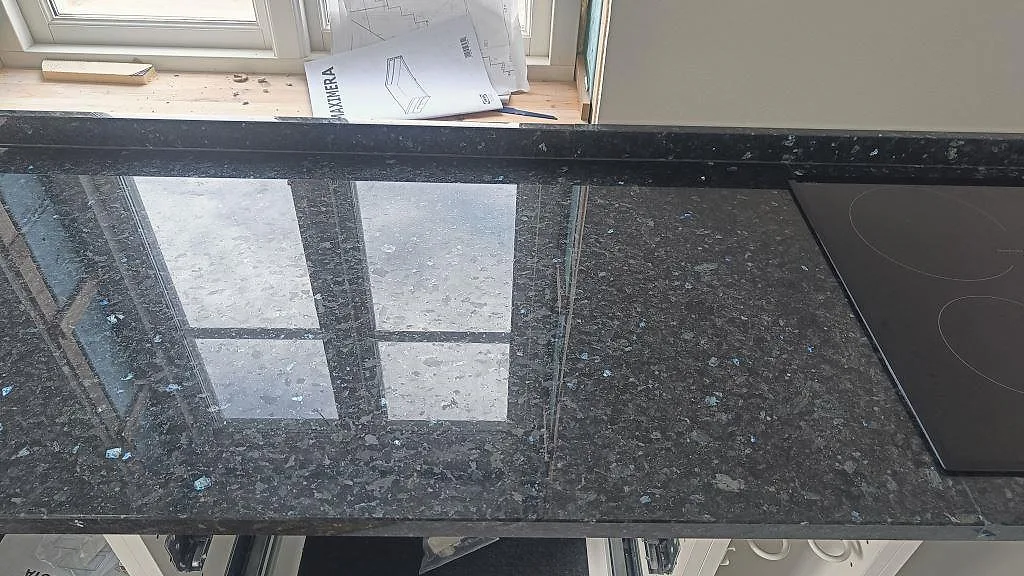 Køkkenbordplade i Emerald Pearl, Hönö – billede 6