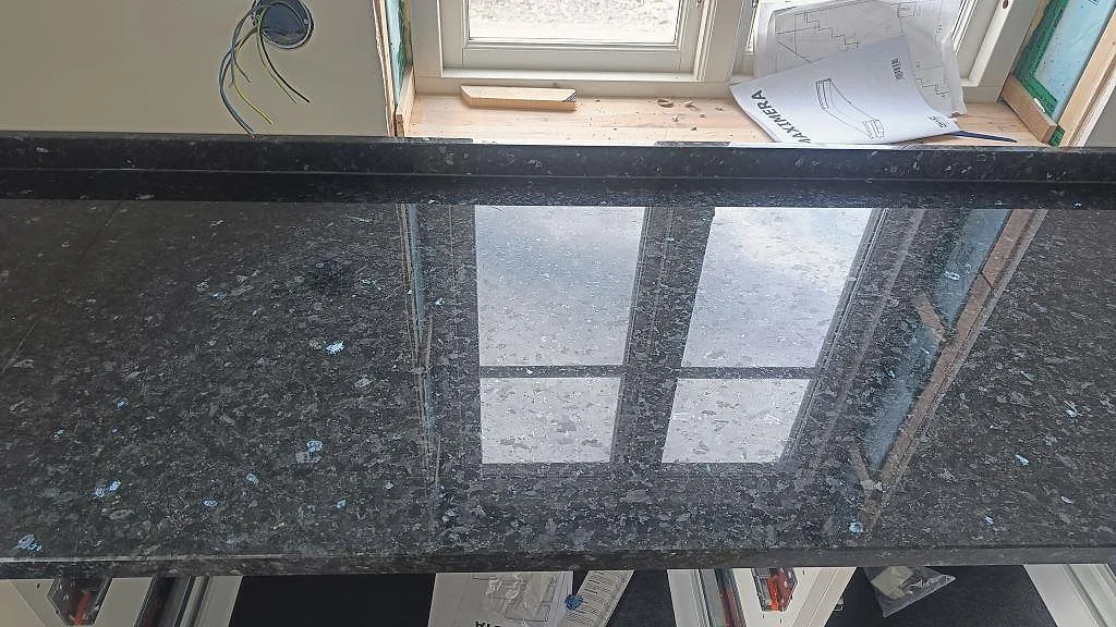 Køkkenbordplade i Emerald Pearl, Hönö – billede 7