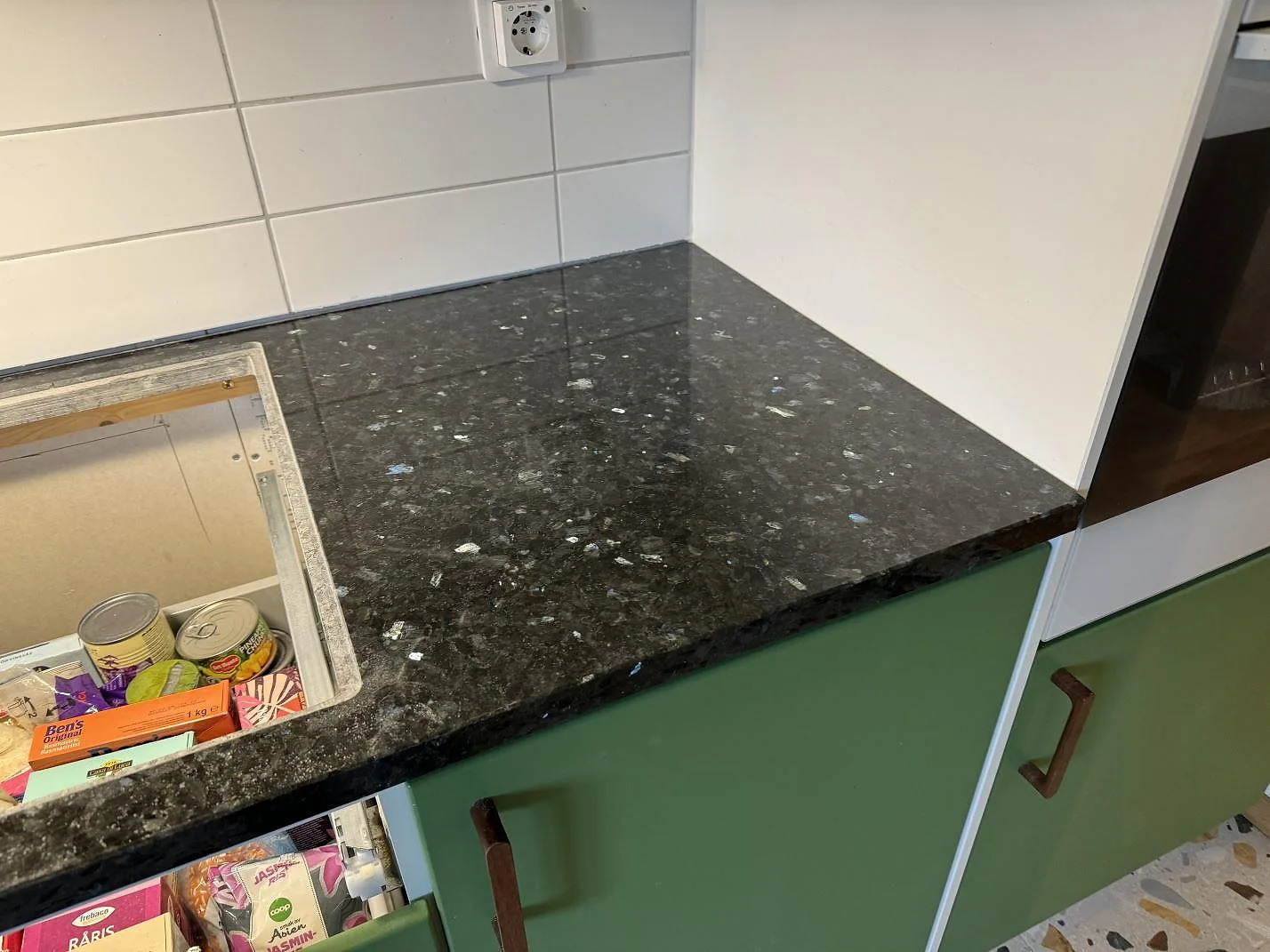 Køkkenbordplade i Emerald Pearl, Lund – billede 4