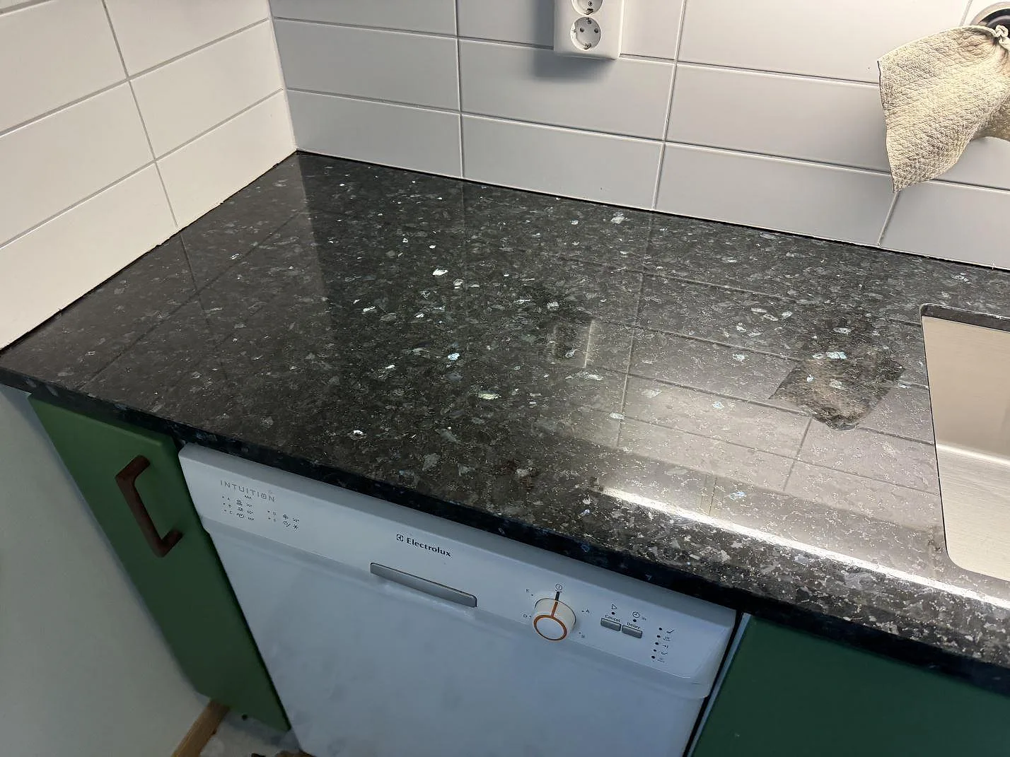 Køkkenbordplade i Emerald Pearl, Lund – billede 3
