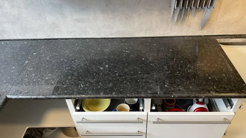 Køkkenbordplade i Emerald Pearl, Malmö – billede 4