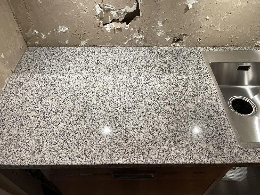 Køkkenbordplade i Grigio Cristallo, Bromma – billede 2