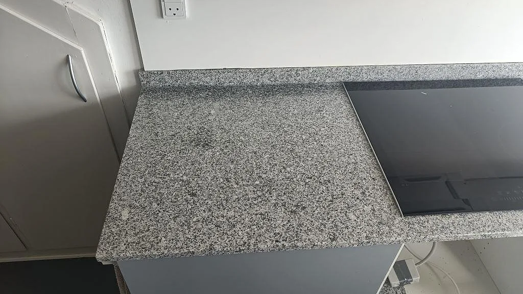 Køkkenbordplade i Grigio Cristallo, Gentofte – billede 4