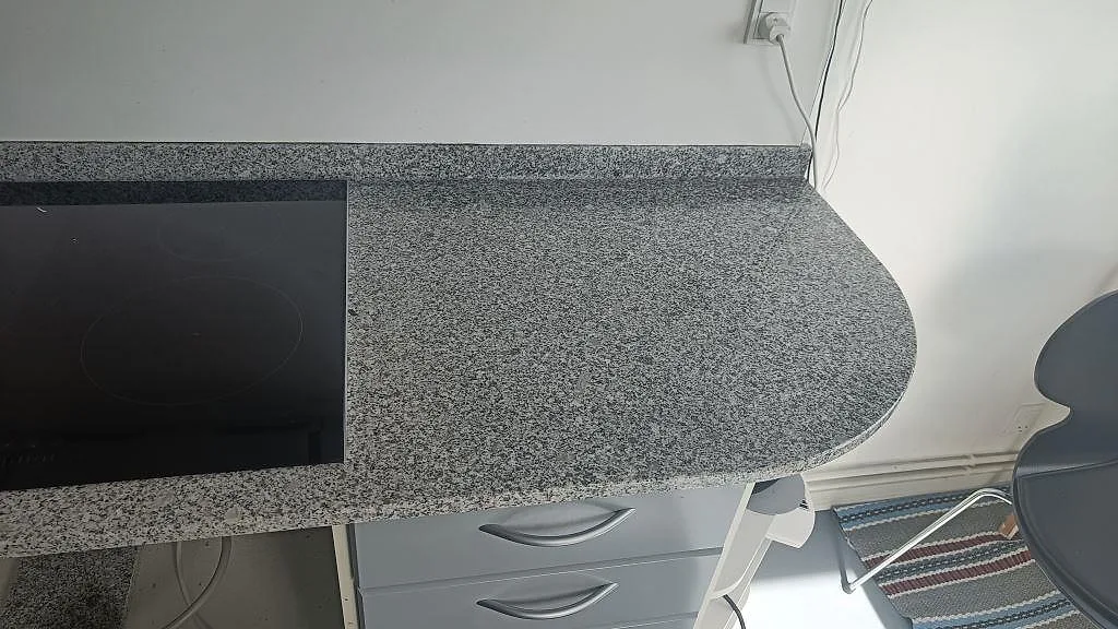 Køkkenbordplade i Grigio Cristallo, Gentofte – billede 2