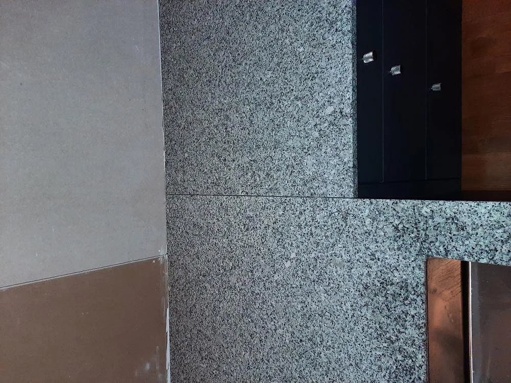 Køkkenbordplade i Grigio Cristallo-granit, Jönköping – billede 3