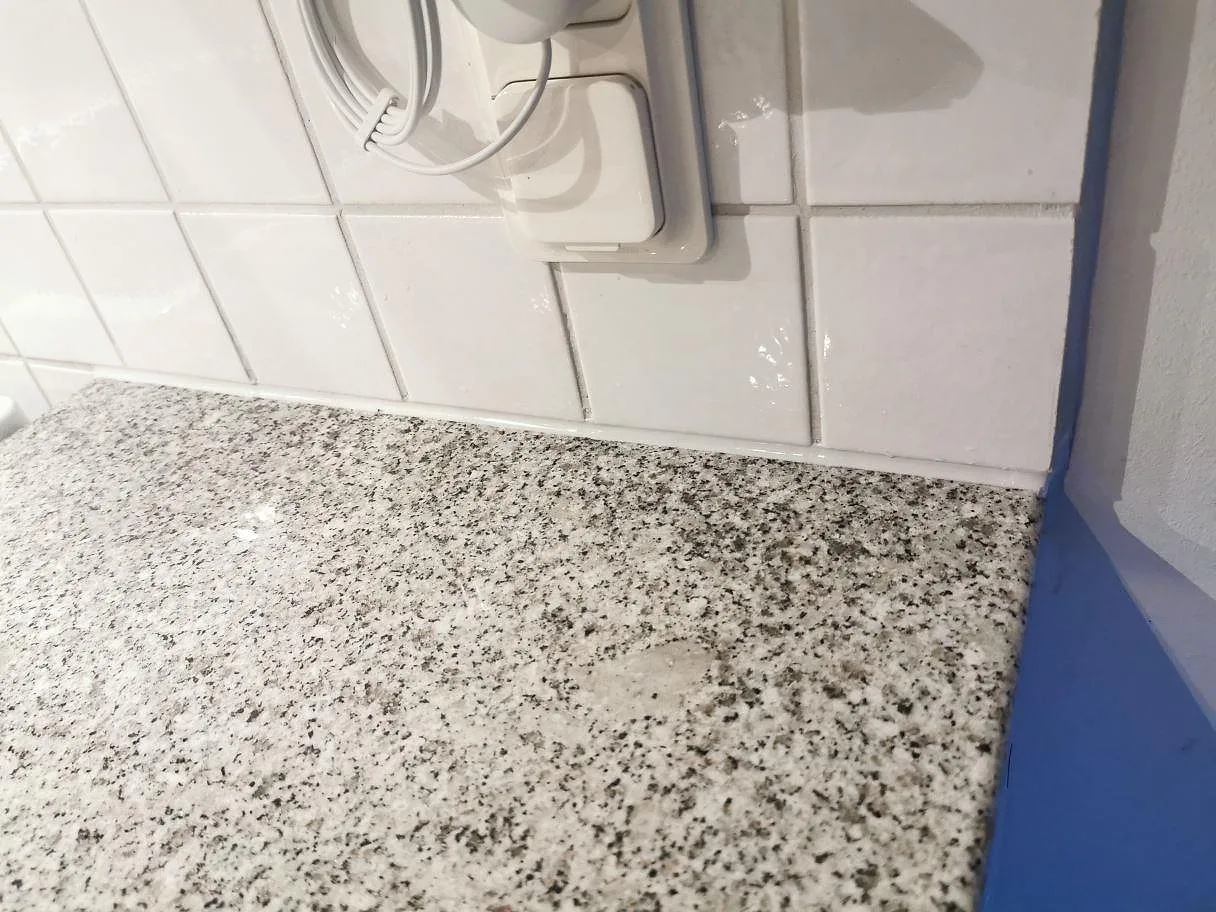 Køkkenbordplade i Grigio Cristallo-granit, Kivik – billede 2