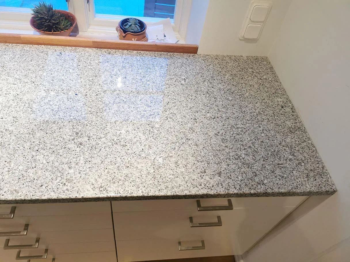 Køkkenbordplade i Grigio Cristallo-granit, Kivik – billede 7
