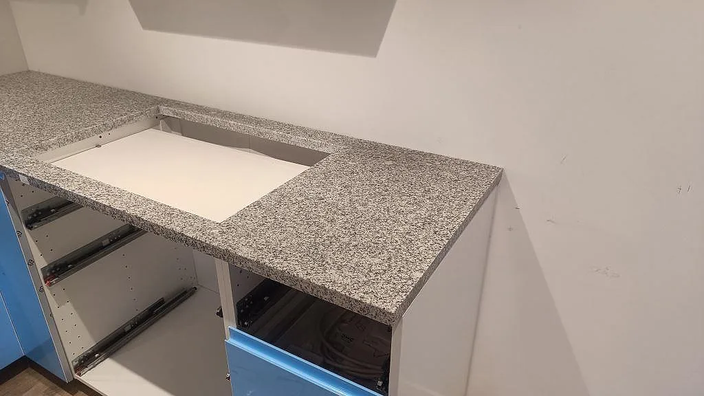 Køkkenbordplade i Grigio Cristallo, Laholm – billede 7
