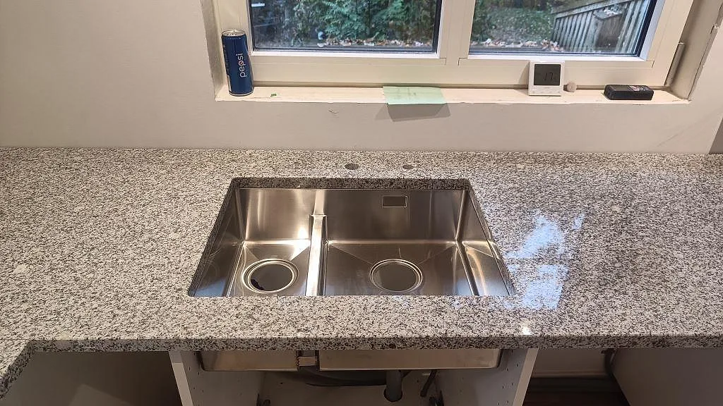 Køkkenbordplade i Grigio Cristallo, Laholm – billede 2