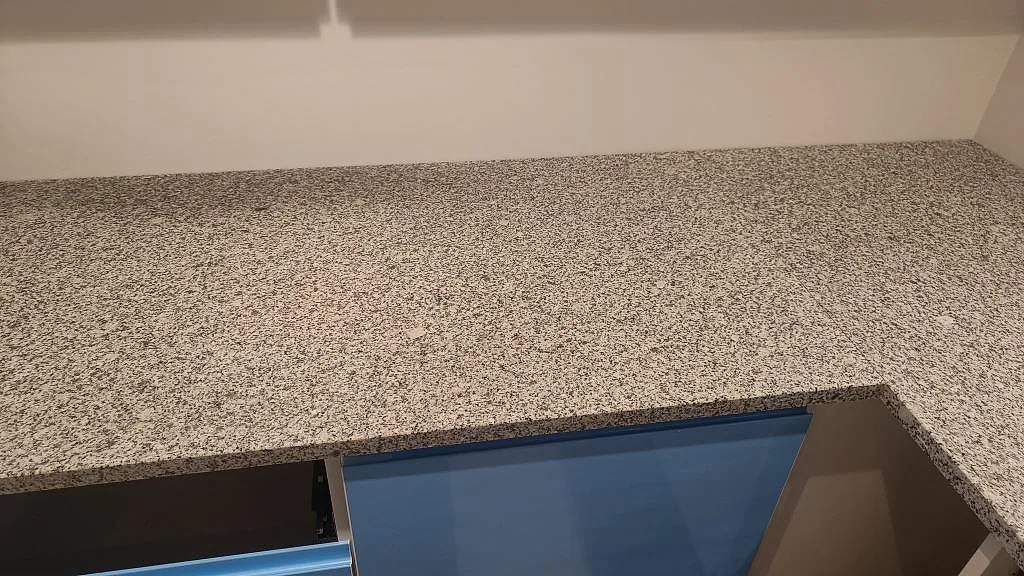 Køkkenbordplade i Grigio Cristallo, Laholm – billede 8