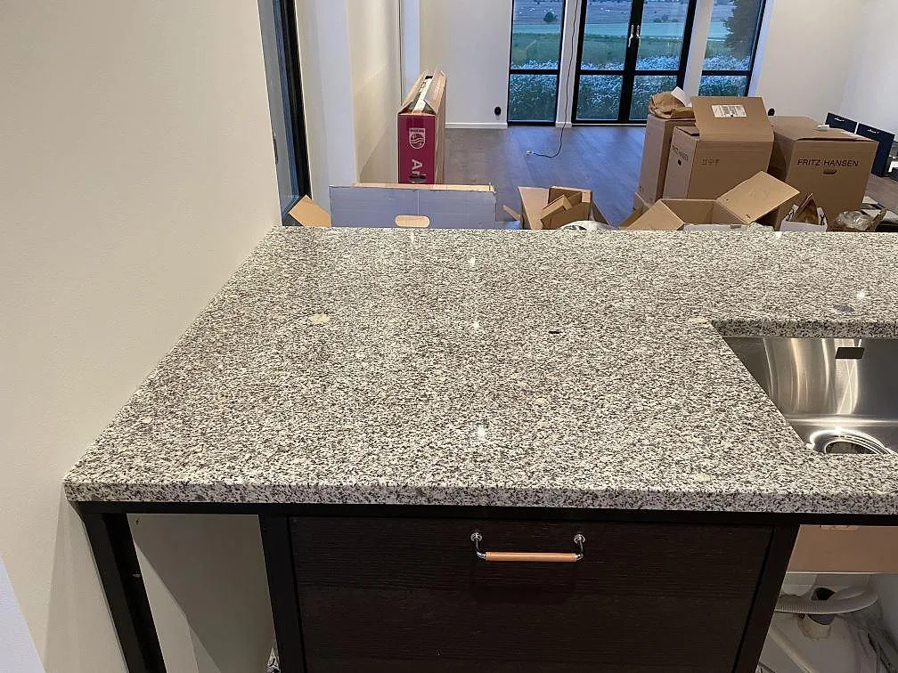 Køkkenbordplade i Grigio Cristallo, Simrishamn – billede 4