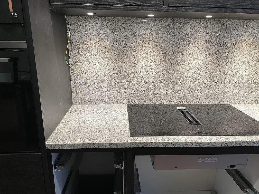 Køkkenbordplade i Grigio Cristallo, Simrishamn – billede 6