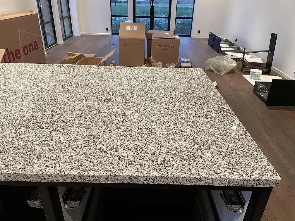 Køkkenbordplade i Grigio Cristallo, Simrishamn – billede 3