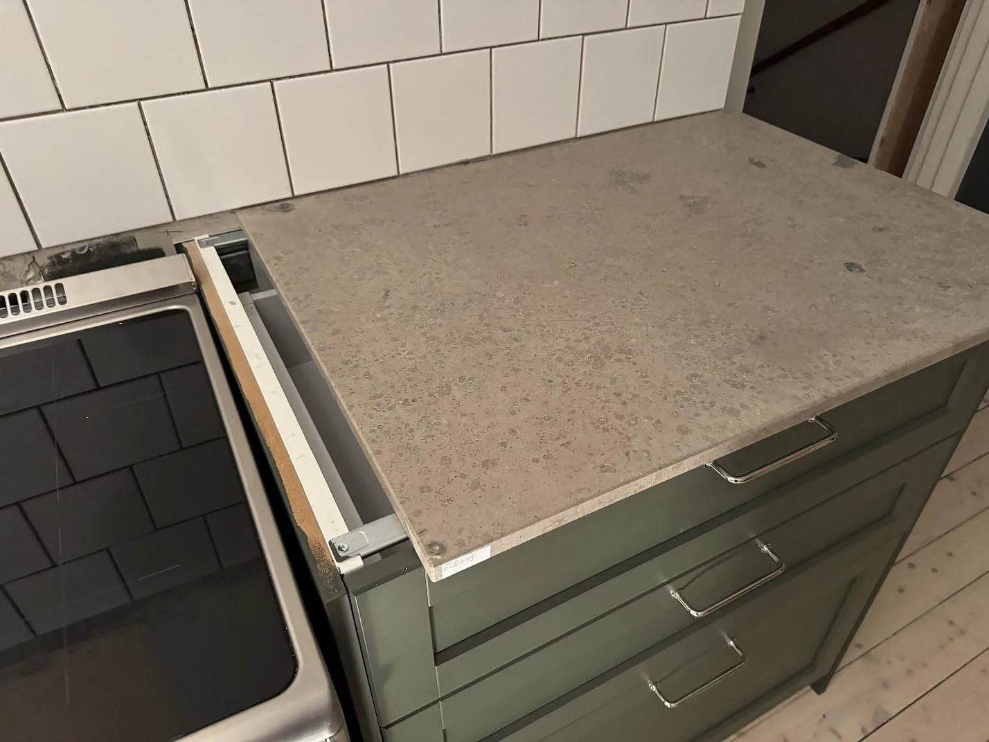 Køkkenbordplade i Jura Grey, Älmhult – billede 6