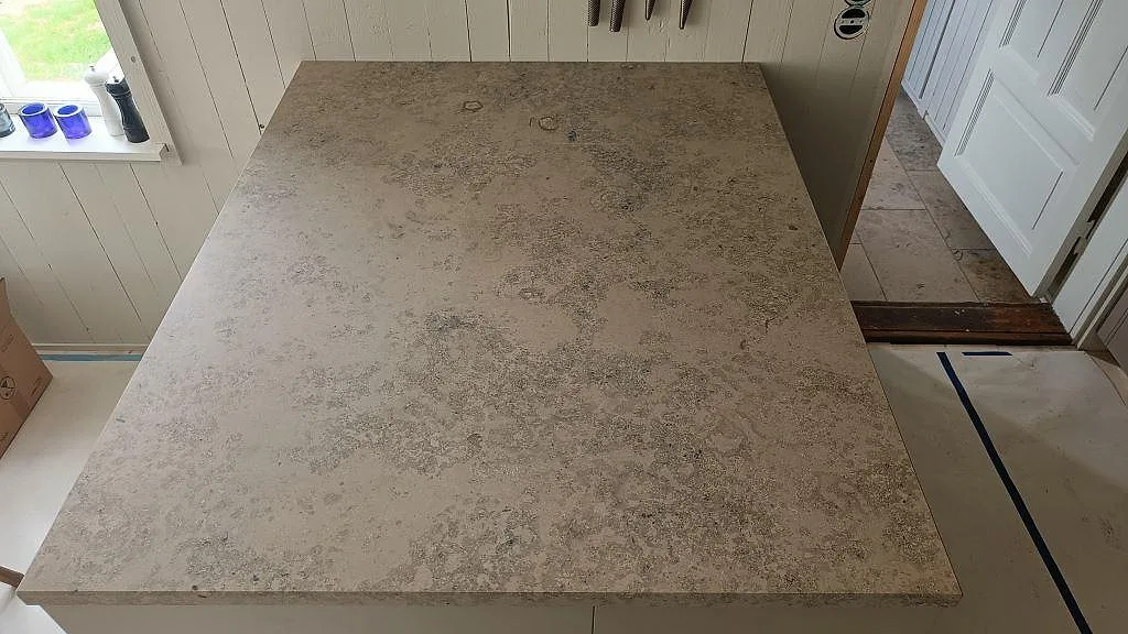 Køkkenbordplade i Jura Grey, Båstad – billede 2