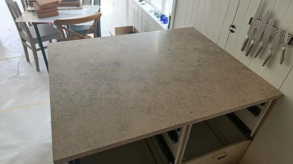 Køkkenbordplade i Jura Grey, Båstad – billede 3