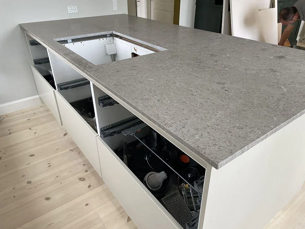 Køkkenbordplade i Jura Grey, Kongens Lyngby – billede 3