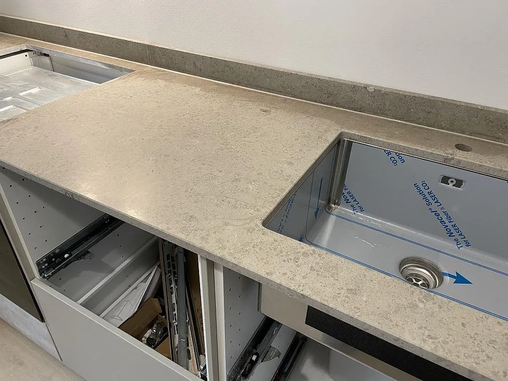 Køkkenbordplade i Jura Grey, Kortedala – billede 2