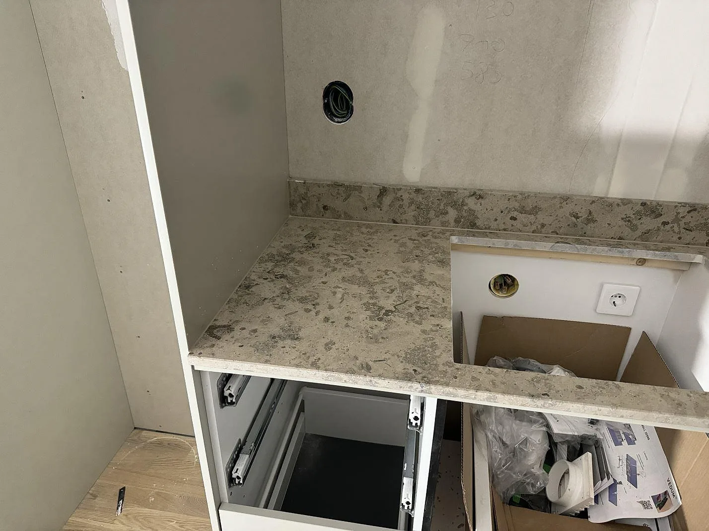 Køkkenbordplade i Jura Grey, Landvetter – billede 8