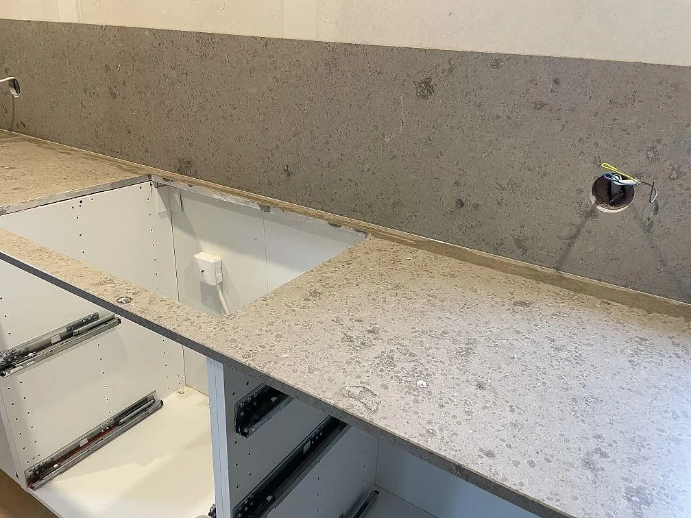 Køkkenbordplade i Jura Grey, Lekeryd – billede 6