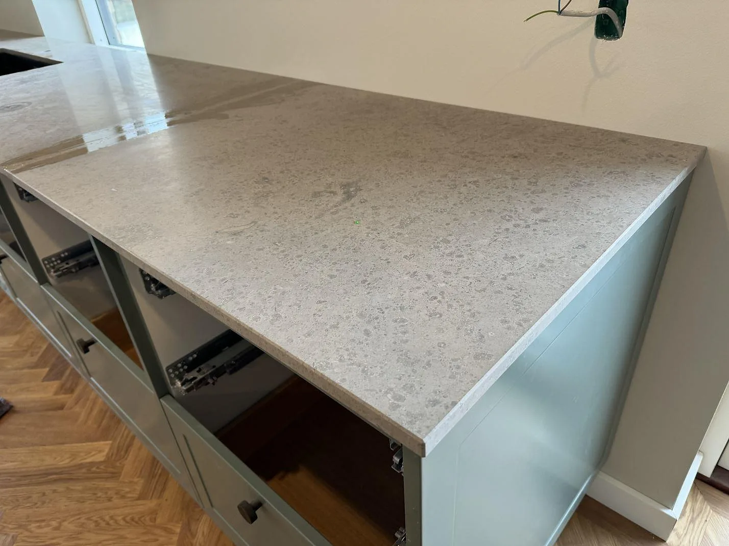 Køkkenbordplade i Jura Grey, Lyngby – billede 5