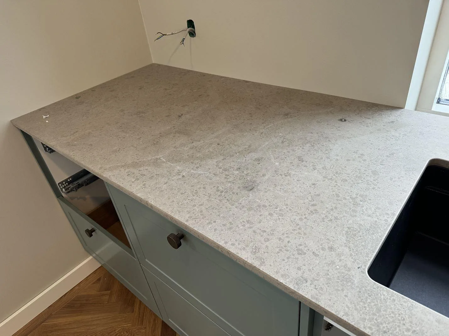 Køkkenbordplade i Jura Grey, Lyngby – billede 6
