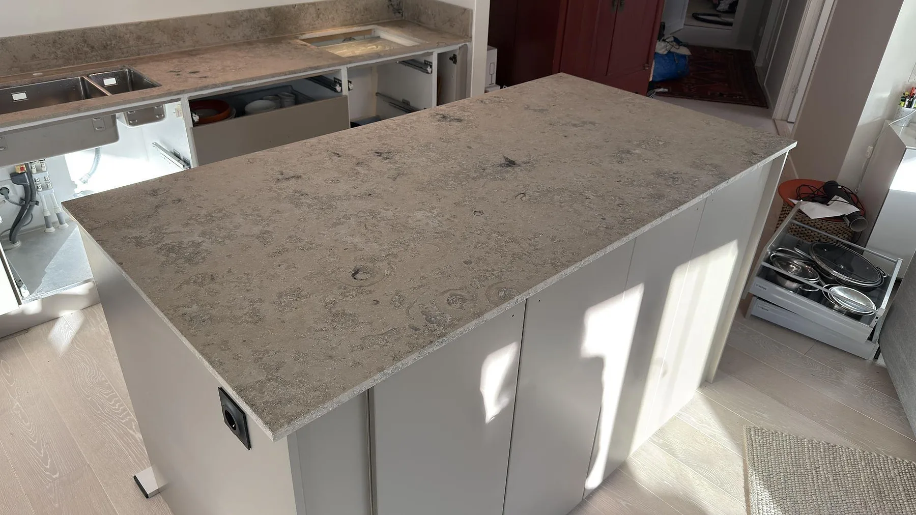 Køkkenbordplade i Jura Grey, Nacka – billede 2