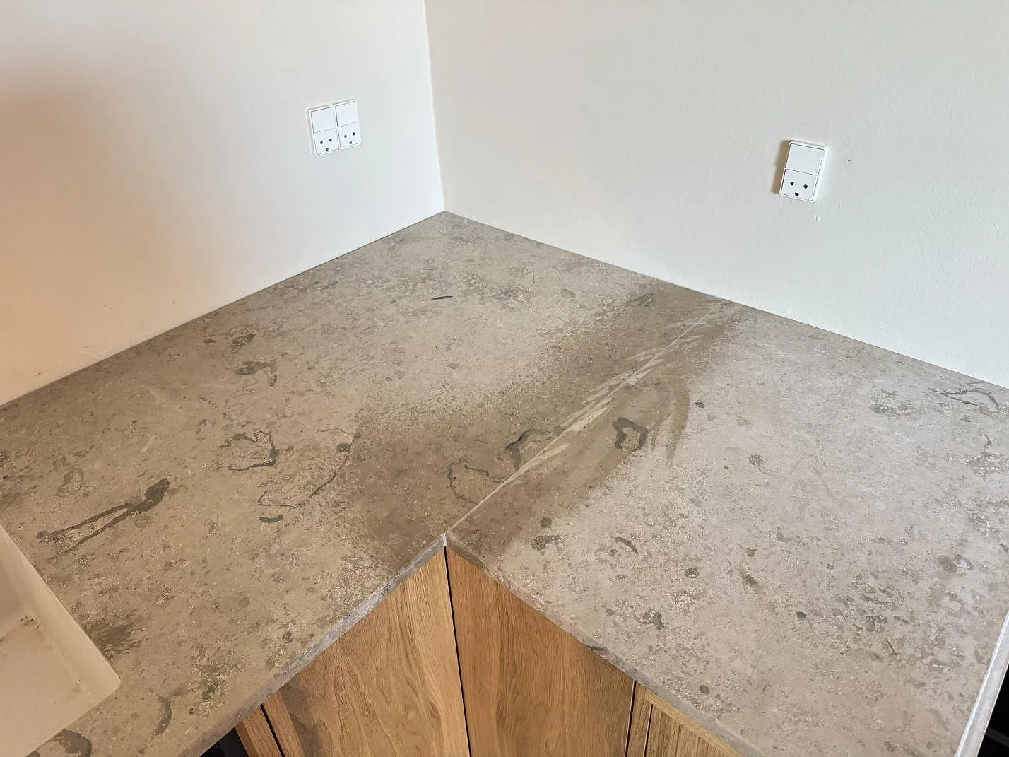 Køkkenbordplade i Jura Grey, Nivå – billede 4
