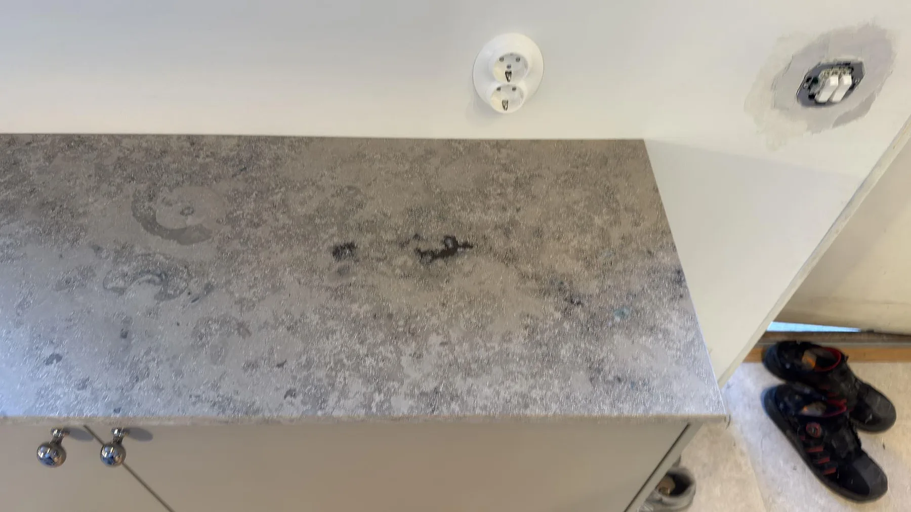 Køkkenbordplade i Jura Grey, Saltsjö Boo – billede 5