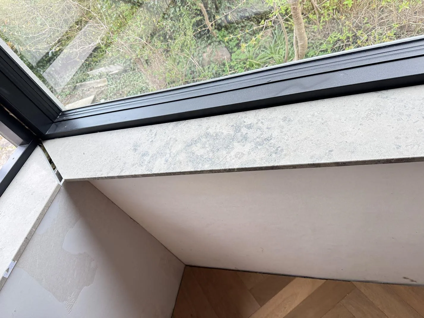 Vinduesplader i Jura Grey, Søborg – billede 3