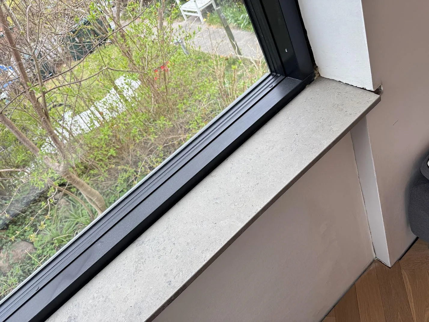 Vinduesplader i Jura Grey, Søborg – billede 2