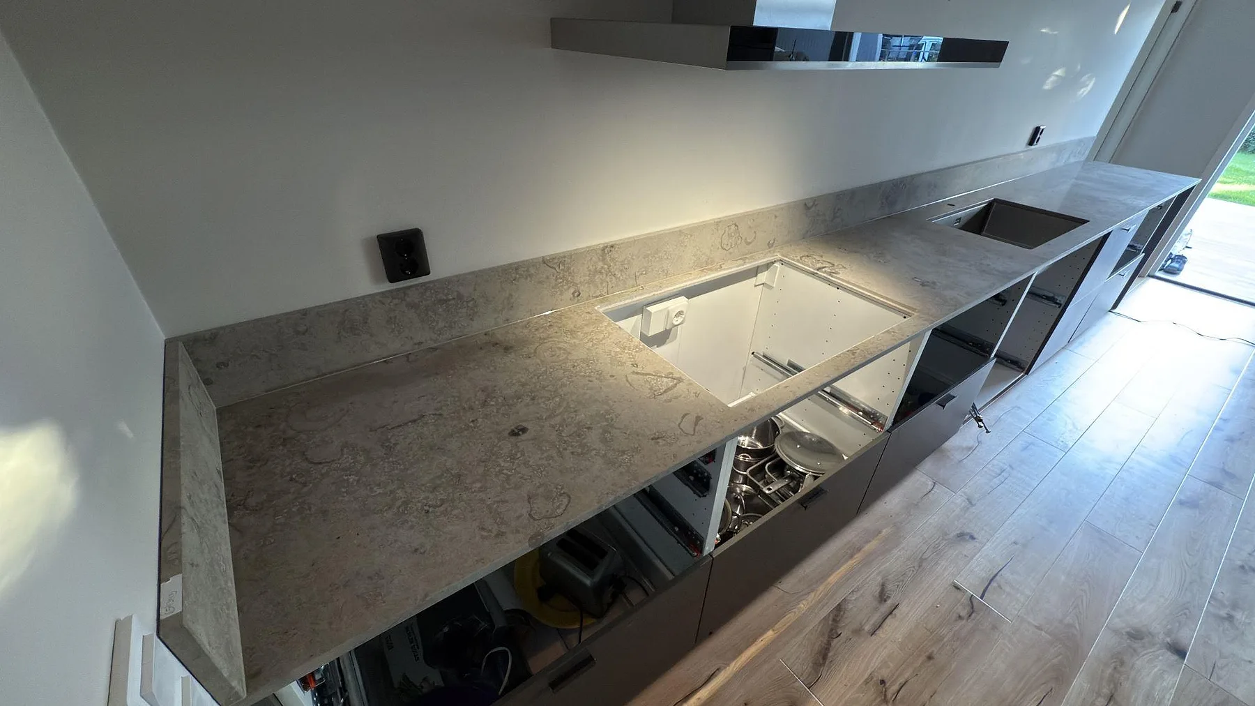 Køkkenbordplade i Jura Grey, Stenhamra – billede 4