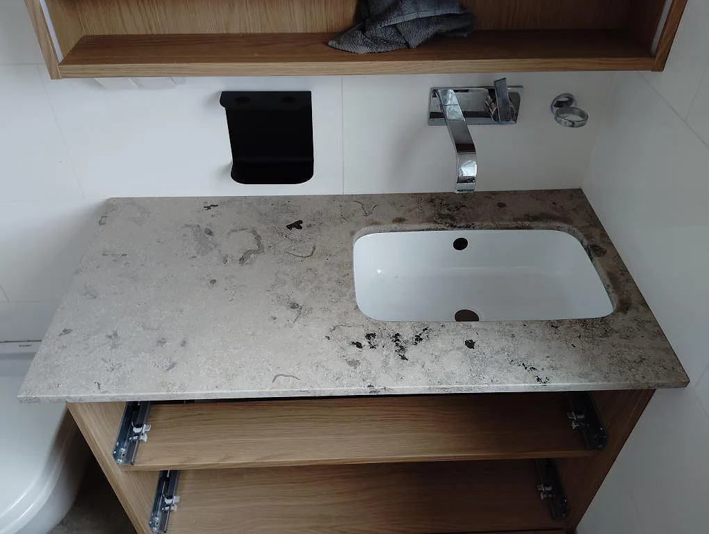 Bordplade i Jura Grey, Stockholm – billede 2