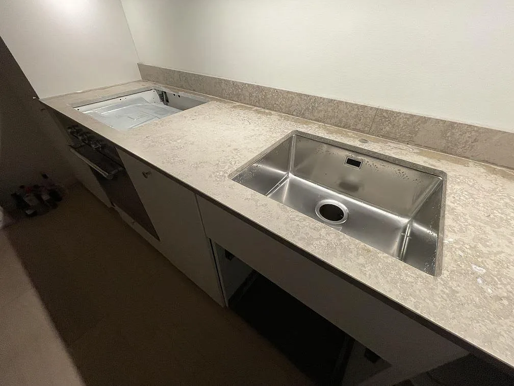 Køkkenbordplade i Jura Grey, Sundbyberg – billede 3