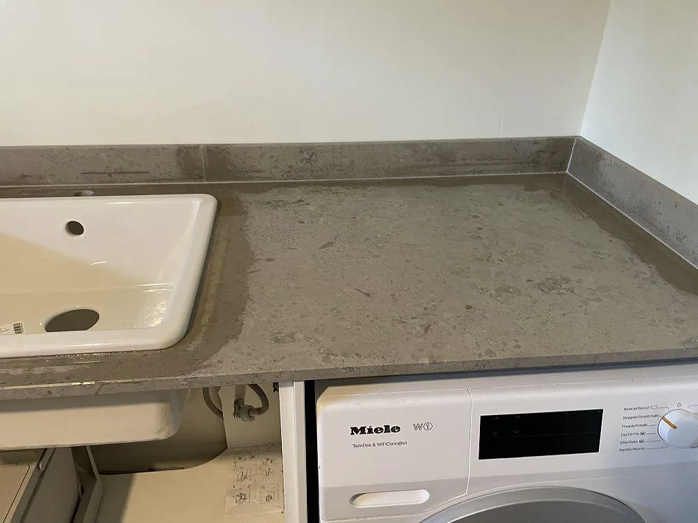 Bordplade i Jura Grey, Töllsjö – billede 3
